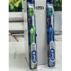 Зубна щітка Oral-B 3D WHITE.